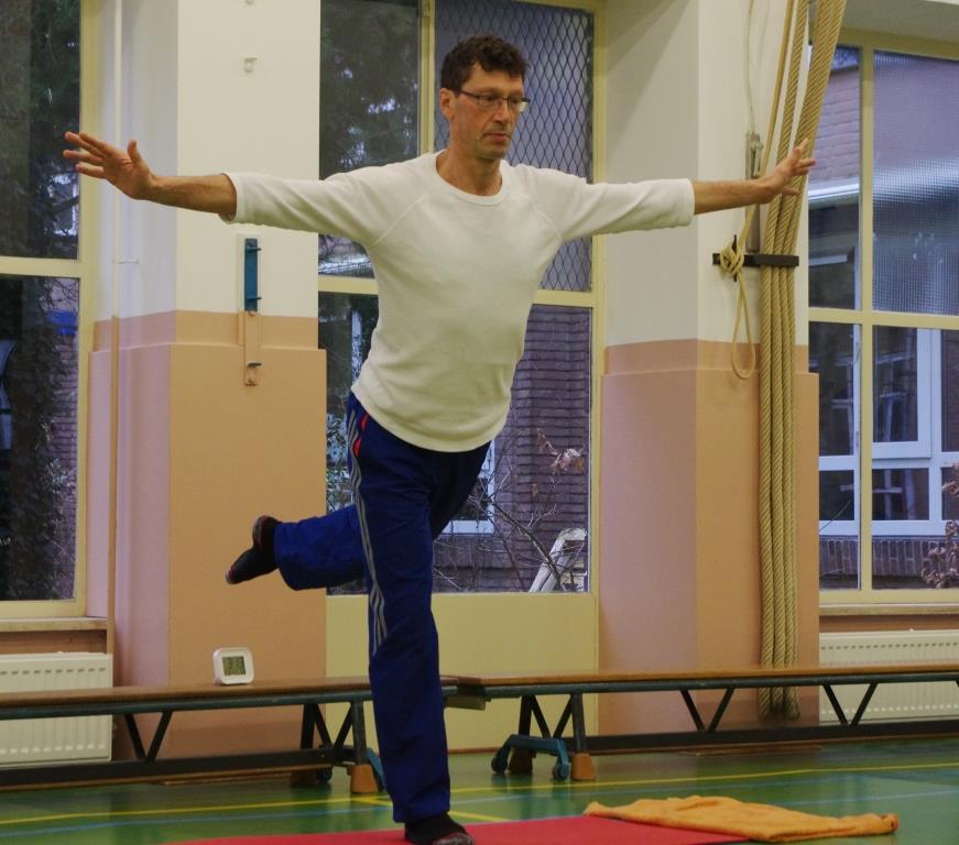 Balans:het hele lichaam zoekt steed naar neuw evenwicht.